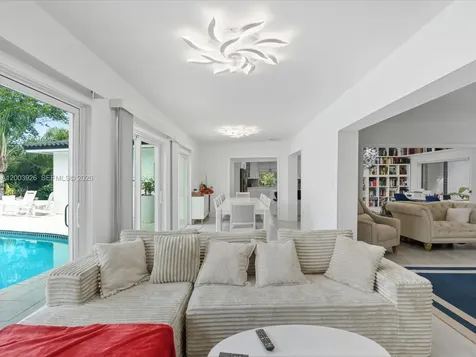 5000 Riviera Drive Coral Gables FL 33146