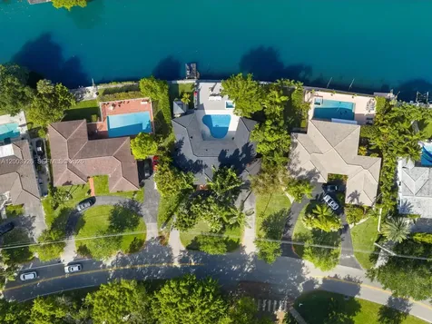 5000 Riviera Drive Coral Gables FL 33146