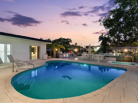 5000 Riviera Drive Coral Gables FL 33146