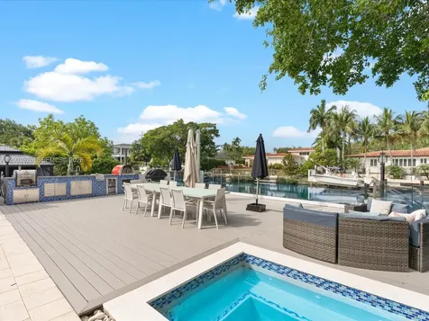 5000 Riviera Drive Coral Gables FL 33146