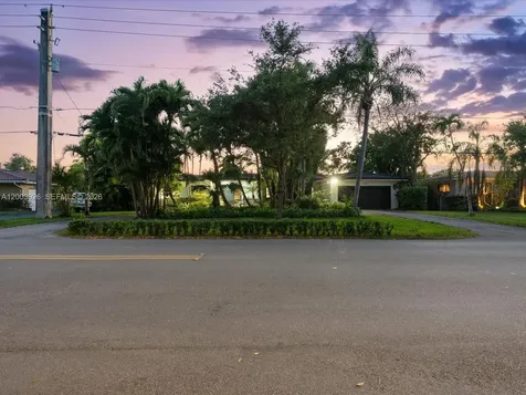5000 Riviera Drive Coral Gables FL 33146