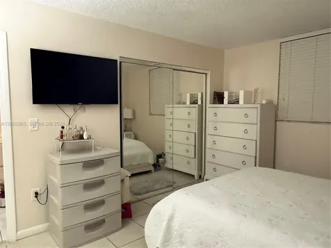5033 NW 7th Street Miami FL 33126