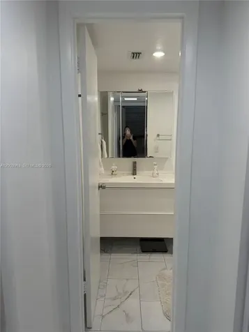 5033 NW 7th Street Miami FL 33126