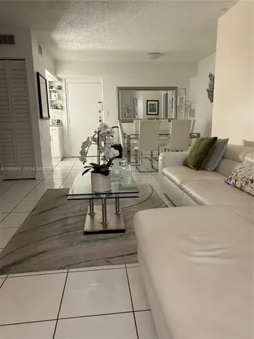 5033 NW 7th Street Miami FL 33126