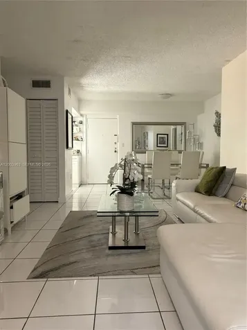 5033 NW 7th Street Miami FL 33126
