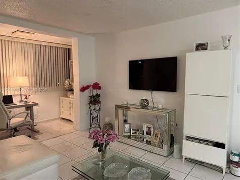 5033 NW 7th Street Miami FL 33126