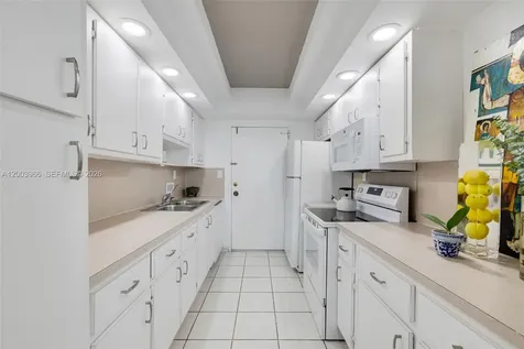 5401 Collins Avenue Miami Beach FL 33140