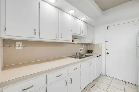 5401 Collins Avenue Miami Beach FL 33140