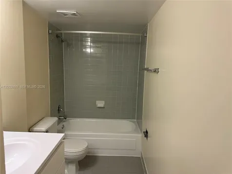 915 NW 1st Avenue Miami FL 33136