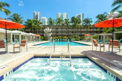 915 NW 1st Avenue Miami FL 33136
