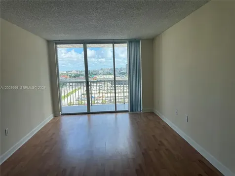 915 NW 1st Avenue Miami FL 33136