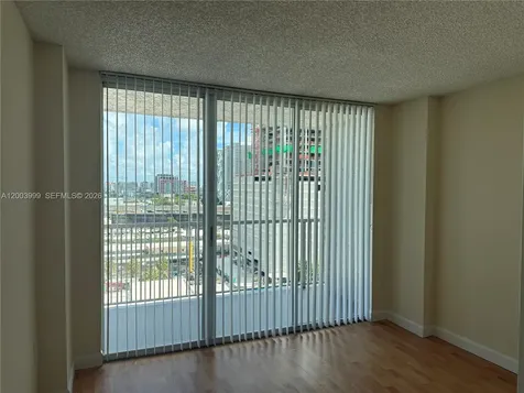 915 NW 1st Avenue Miami FL 33136