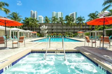 915 NW 1st Avenue Miami FL 33136