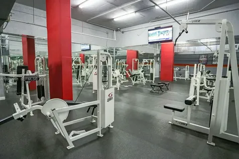 915 NW 1st Avenue Miami FL 33136