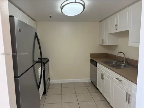 915 NW 1st Avenue Miami FL 33136