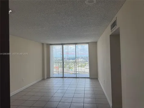 915 NW 1st Avenue Miami FL 33136