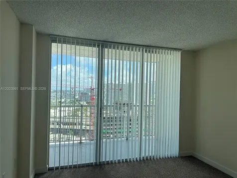915 NW 1st Avenue Miami FL 33136