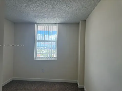 915 NW 1st Avenue Miami FL 33136