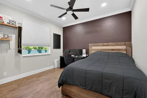 1776 Victoria Pointe Circle Weston FL 33327