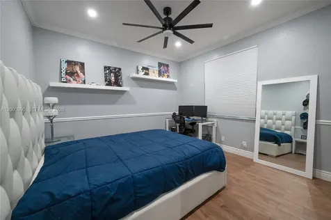 1776 Victoria Pointe Circle Weston FL 33327