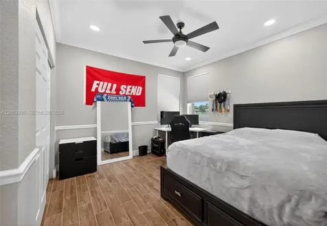 1776 Victoria Pointe Circle Weston FL 33327