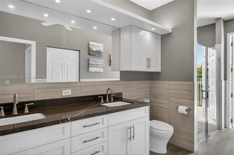 1776 Victoria Pointe Circle Weston FL 33327