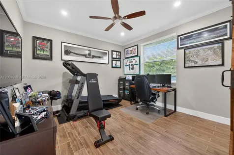 1776 Victoria Pointe Circle Weston FL 33327