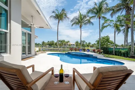 1776 Victoria Pointe Circle Weston FL 33327