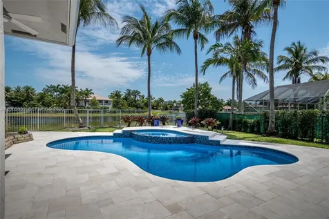 1776 Victoria Pointe Circle Weston FL 33327