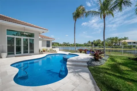 1776 Victoria Pointe Circle Weston FL 33327