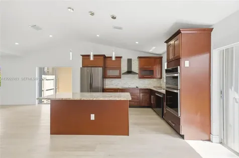 6136 NW 181st Terrace Circle W Hialeah FL 33015