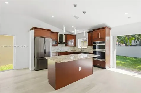 6136 NW 181st Terrace Circle W Hialeah FL 33015