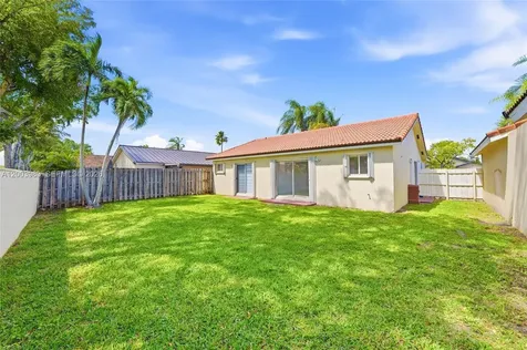 6136 NW 181st Terrace Circle W Hialeah FL 33015