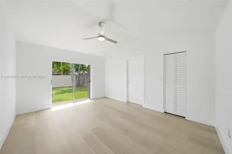 6136 NW 181st Terrace Circle W Hialeah FL 33015