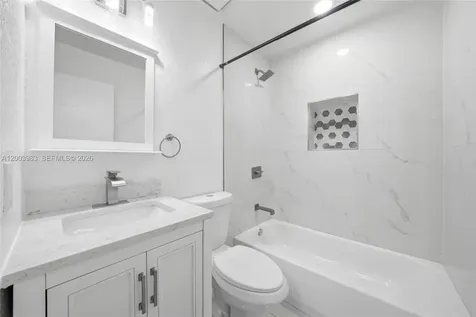 6136 NW 181st Terrace Circle W Hialeah FL 33015