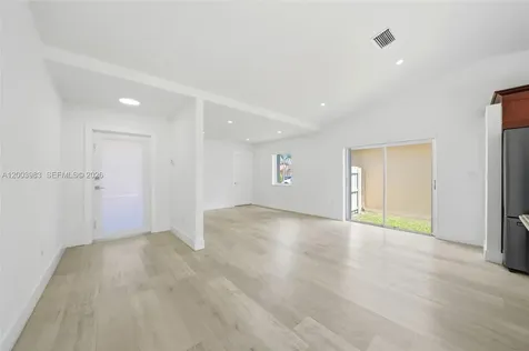 6136 NW 181st Terrace Circle W Hialeah FL 33015