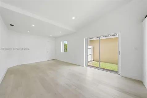 6136 NW 181st Terrace Circle W Hialeah FL 33015