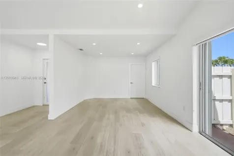 6136 NW 181st Terrace Circle W Hialeah FL 33015