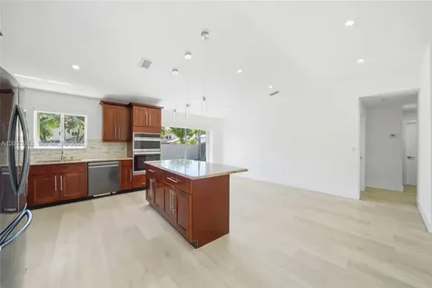 6136 NW 181st Terrace Circle W Hialeah FL 33015