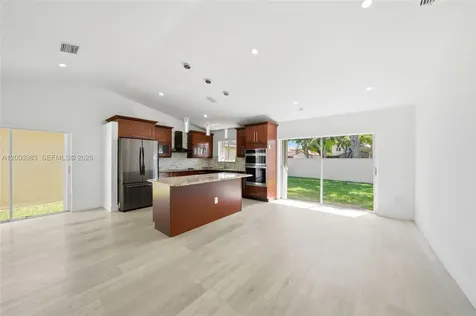 6136 NW 181st Terrace Circle W Hialeah FL 33015