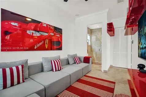 2143 N Bay Road Miami Beach FL 33140