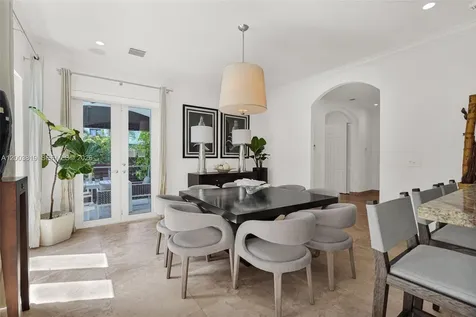 2143 N Bay Road Miami Beach FL 33140