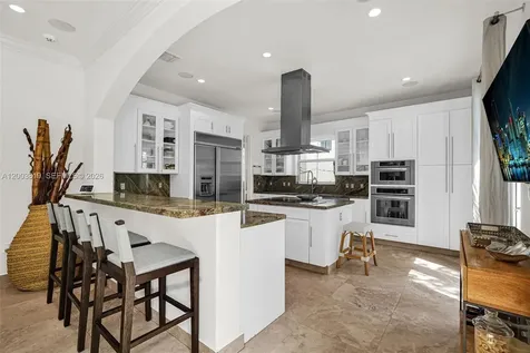 2143 N Bay Road Miami Beach FL 33140