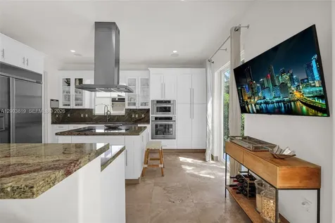 2143 N Bay Road Miami Beach FL 33140