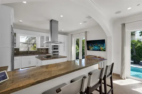 2143 N Bay Road Miami Beach FL 33140
