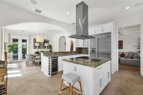 2143 N Bay Road Miami Beach FL 33140