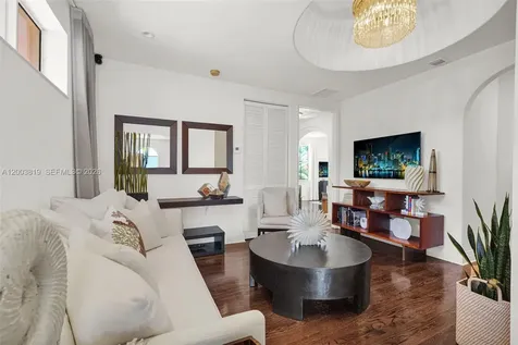 2143 N Bay Road Miami Beach FL 33140