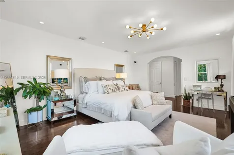 2143 N Bay Road Miami Beach FL 33140