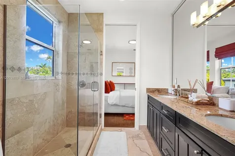 2143 N Bay Road Miami Beach FL 33140