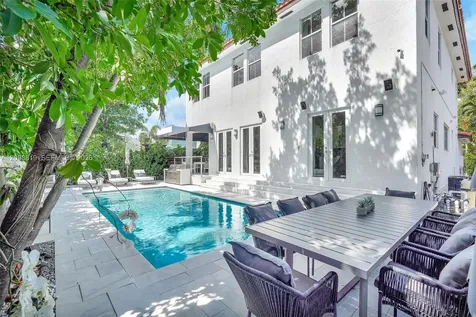 2143 N Bay Road Miami Beach FL 33140